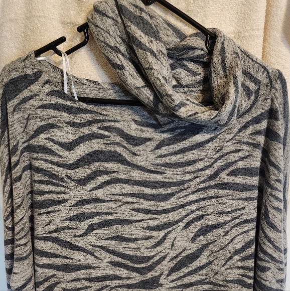 3x cut out shoulder top - Picture 4 of 4